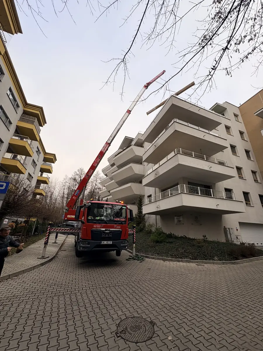 Markizy — realizacja u klienta w Krakowie: Markiza tarasowa · dostawa dźwigiem na piętro