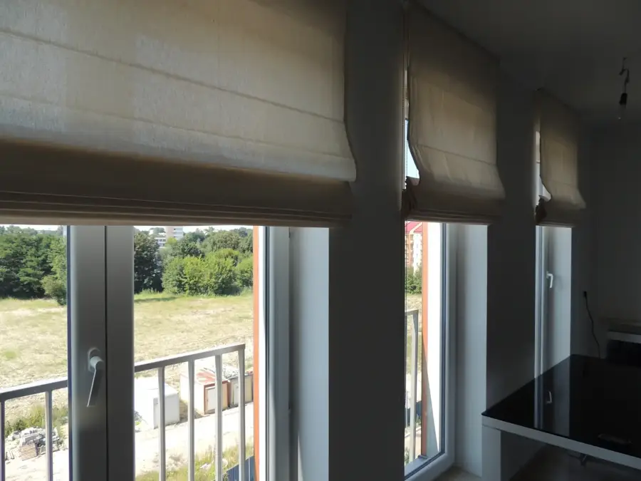 Rolety wewnętrzne — realizacja u klienta w Krakowie: Rolety rzymskie · apartament