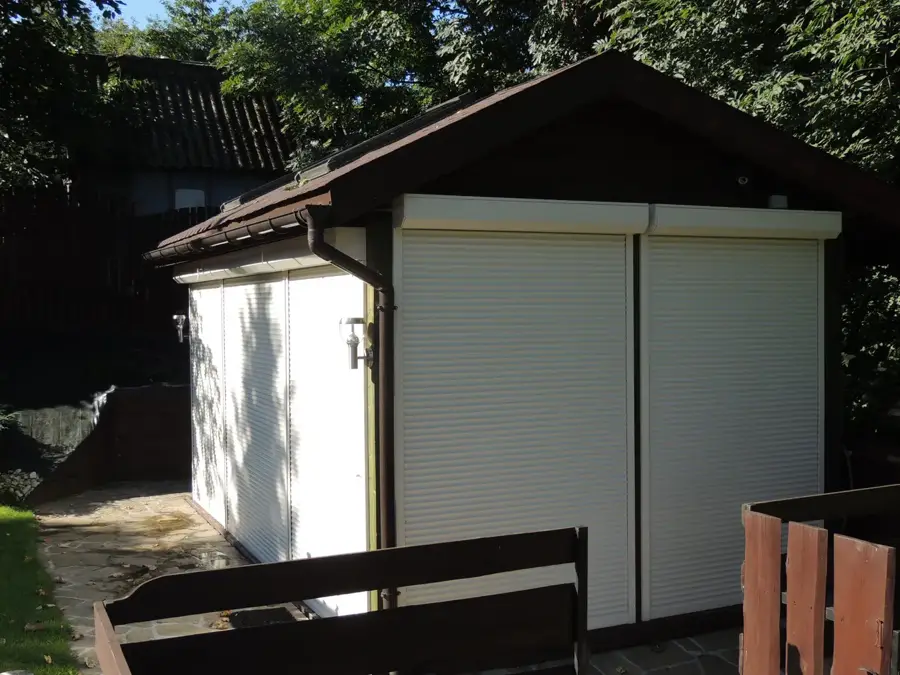 Rolety zewnętrzne — realizacja u klienta w Zabierzowie: Rolety w zabudowie ogrodowej